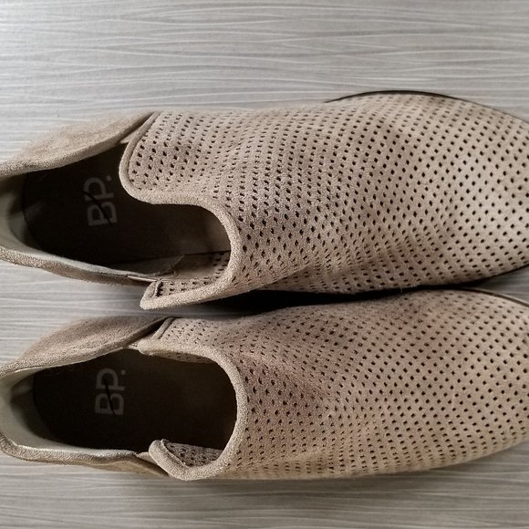 BP. Faren Bootie, Taupe Suede, Womens Size 6.5 M - Picture 8 of 10